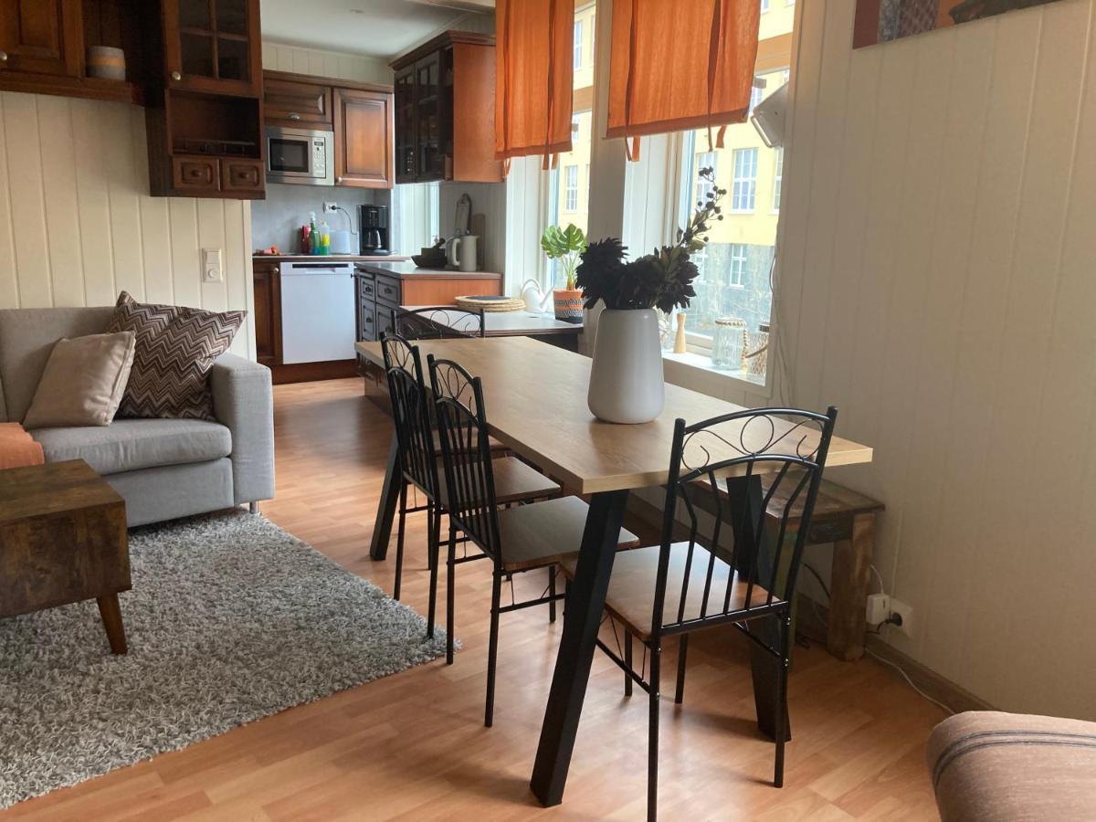 Downtown Historical House With Renovated Apartments Alesund Exterior photo